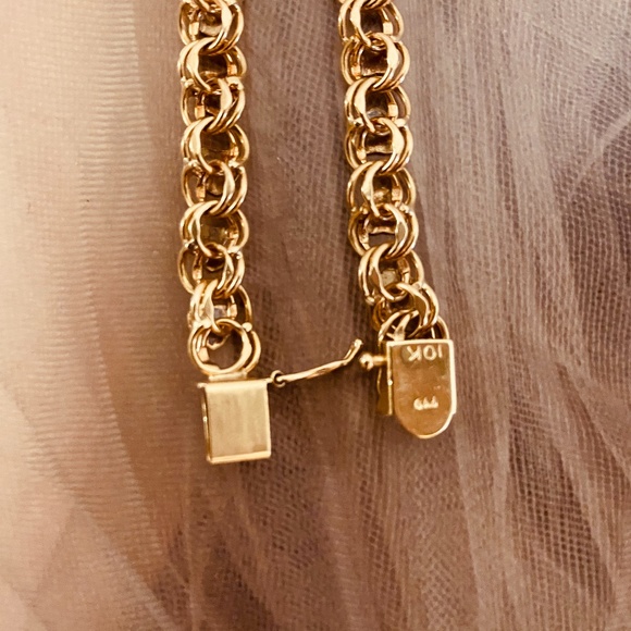 10K Gold Vintage Heart Bracelet - Picture 9 of 11